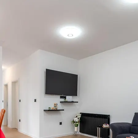 Apartment Gust