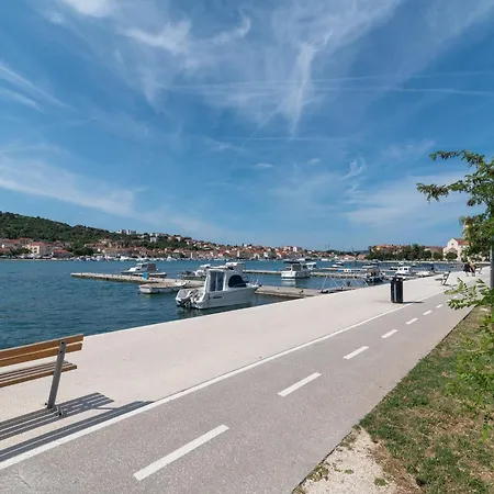 Gust Апартаменты *