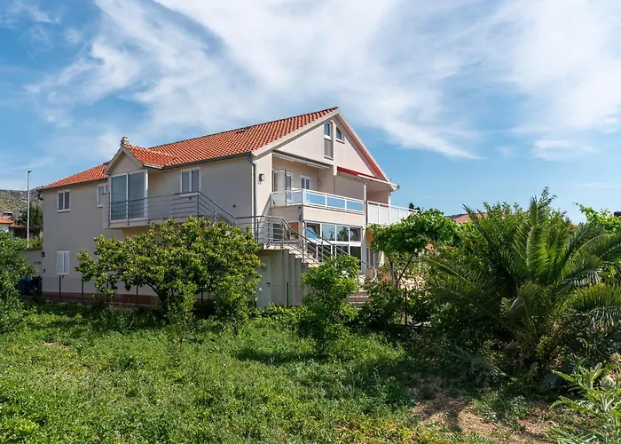 Апартаменты Gust Трогир